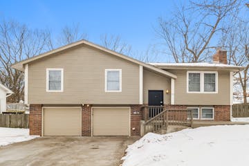 11 N E 90TH TER KANSAS CITY, MO 64155